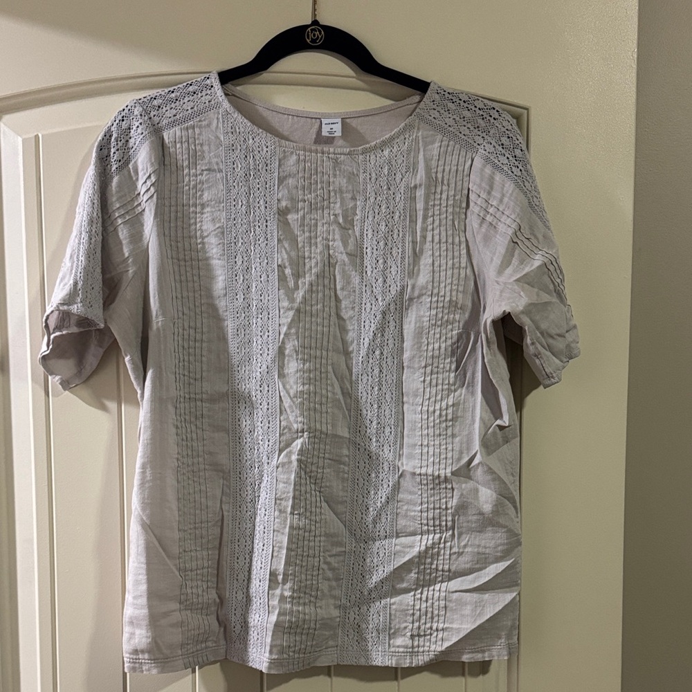 Old Navy Women’s Light Gray Short Sleeve Tee